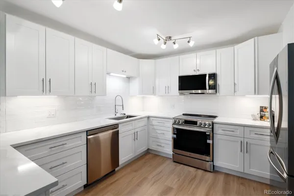 Property Slideshow image 3 of 31 | 775 s alton way 4a, Denver, CO, 80247