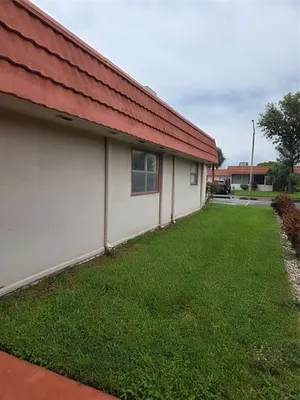 Property Slideshow image 2 of 15 | 123 seville e # 123, Delray Beach, FL, 33446