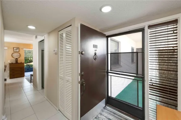 Property Slideshow image 3 of 44 | 2756 clubhouse dr 101, Sarasota, FL, 34232
