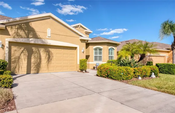 Property Slideshow image 3 of 40 | 2227 nottingham greens dr, Sun City Center, FL, 33573