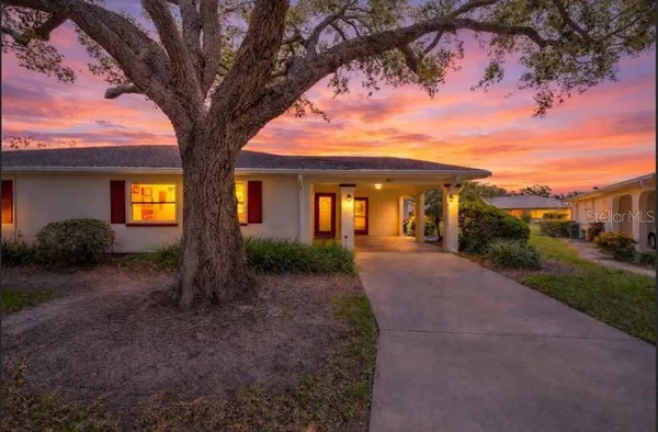 Property Slideshow image 2 of 34 | 1005 harefield cir 43, Sun City Center, FL, 33573