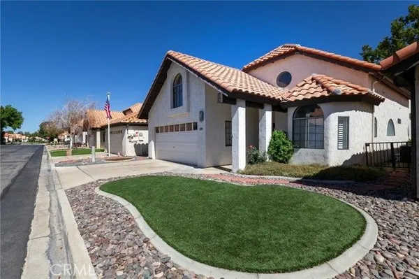 Property Slideshow image 3 of 32 | 19258 pne, Apple Valley, CA, 92308