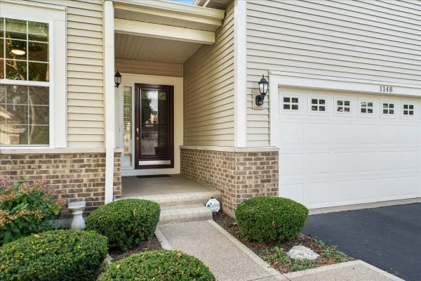 Property Slideshow image 2 of 30 | 1148 drury ln, Aurora, IL, 60502