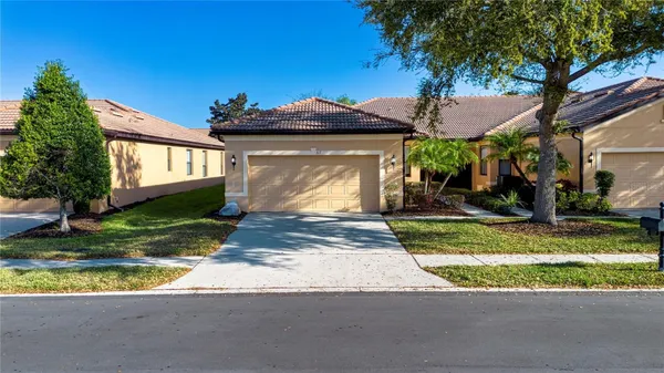 Property Slideshow image 3 of 56 | 317 seneca falls dr, Apollo Beach, FL, 33572