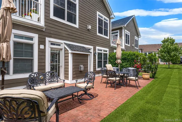 Property Slideshow image 3 of 45 | 52102 beech tree ln, Oyster Bay, NY, 11803