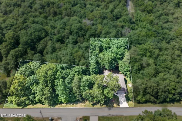 Property Slideshow image 2 of 48 | 657 lakeview dr, Crossville, TN, 38558