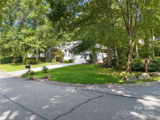 Property Slideshow image 3 of 32 | 131 jenny lind dr, Hendersonville, NC, 28791