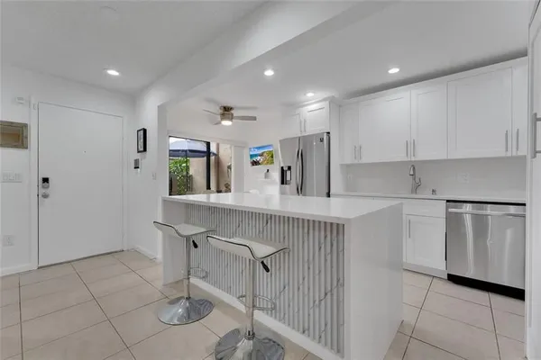 Property Slideshow image 2 of 33 | 21386 juego cir apt 10c, Boca Raton, FL, 33433