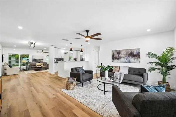 Property Slideshow image 2 of 54 | 9124 39th ln, Pinellas Park, FL, 33782