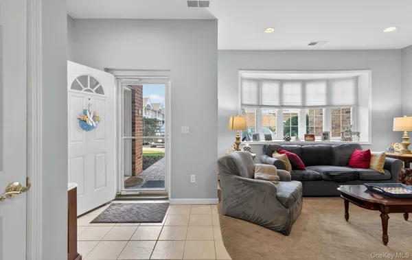 Property Slideshow image 3 of 28 | 105 francesca way 105, Babylon, NY, 11701