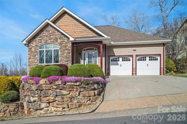 Property Slideshow image 3 of 48 | 84 deep valley ln, Hendersonville, NC, 28791
