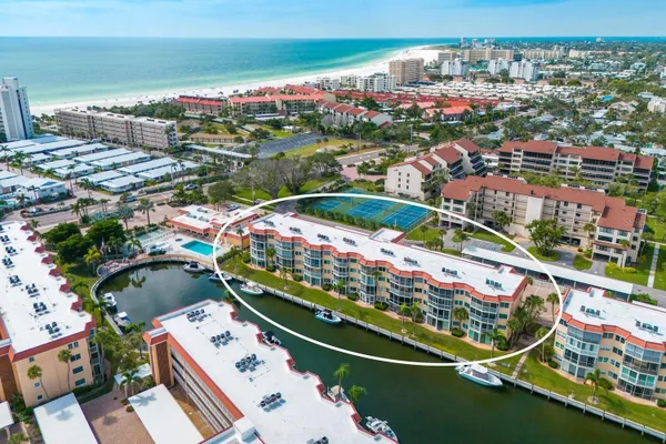 Property Slideshow image 2 of 45 | 1250 n portofino dr apt 304, Sarasota, FL, 34242