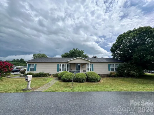 Property Slideshow image 2 of 24 | 308 riverwind dr, Hendersonville, NC, 28739