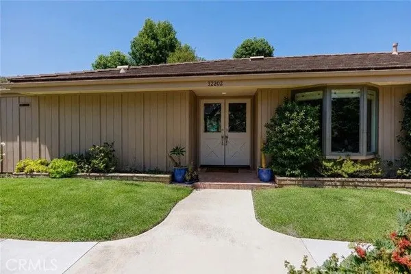 Property Slideshow image 2 of 34 | 32202 via barrida, San Juan Capistrano, CA, 92675
