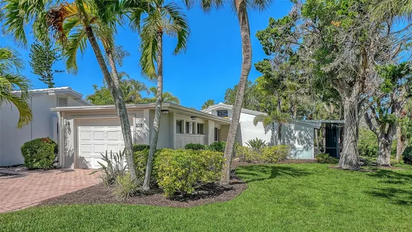 Property Slideshow image 3 of 82 | 239 hourglass way v7, Sarasota, FL, 34242