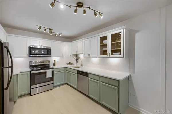 Property Slideshow image 2 of 20 | 705 s clinton st 9b, Denver, CO, 80247
