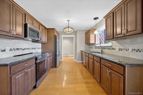 Property Slideshow image 3 of 21 | 523 heritage hls b, Somers, NY, 10589