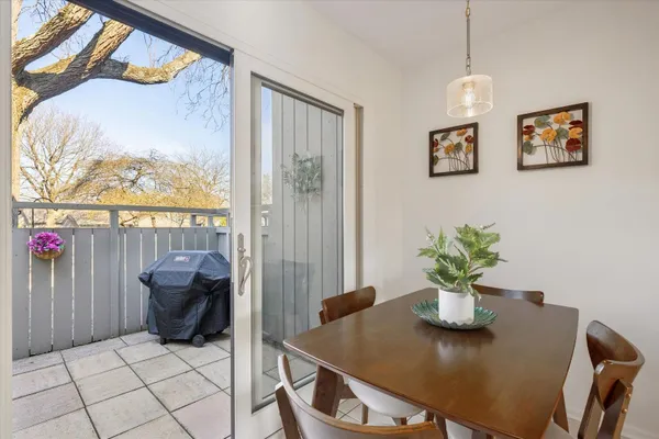 Property Slideshow image 3 of 25 | 404 shoreline rd 298, Lake Barrington, IL, 60010