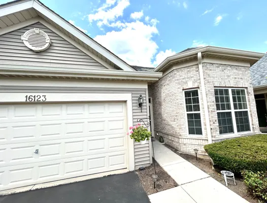 Property Slideshow image 2 of 22 | 16123 powderhorn lake way, Crest Hill, IL, 60403