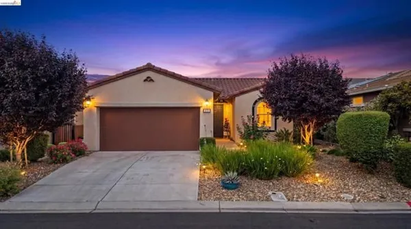 Property Slideshow image 3 of 32 | 331 kestrel way, Rio Vista, CA, 94571