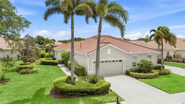 Property Slideshow image 3 of 47 | 8120 victoria falls cir, Sarasota, FL, 34243