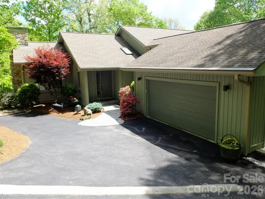 Property Slideshow image 3 of 48 | 258 dalhousie ct, Flat Rock, NC, 28731