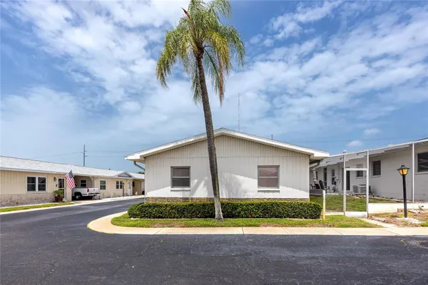 Property Slideshow image 3 of 42 | 12400 park blvd 417, Seminole, FL, 33772