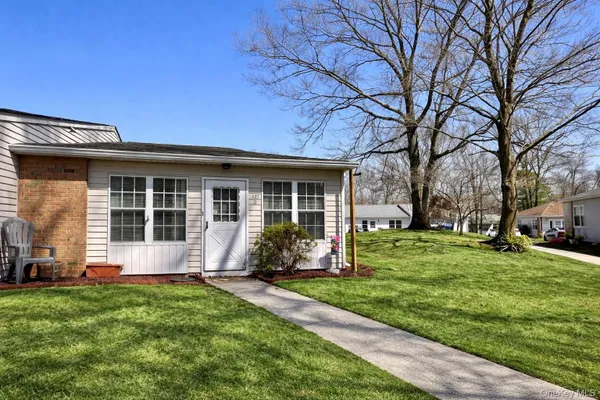 Property Slideshow image 2 of 21 | 421 weymouth ct d, Brookhaven, NY, 11961