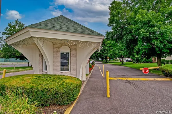 Property Slideshow image 2 of 12 | 409 elton ct, Smithtown, NY, 11780