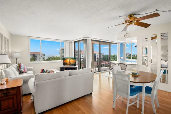 Property Slideshow image 3 of 43 | 6219 palma del mar blvd s apt 606, Saint Petersburg, FL, 33715