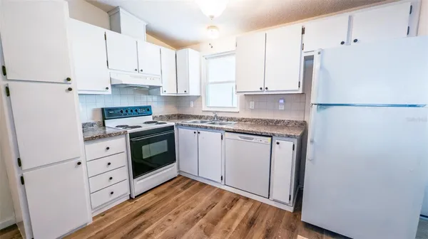 Property Slideshow image 2 of 25 | 1725 hilton head blvd, Lady Lake, FL, 32159