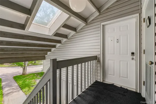 Property Slideshow image 2 of 17 | 149 flintlock way e, Yorktown, NY, 10598