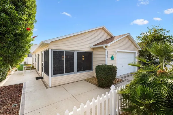 Property Slideshow image 2 of 24 | 2565 errol ter, The Villages, FL, 32162