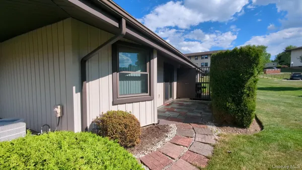 Property Slideshow image 3 of 22 | 5 devon ct b, Yorktown, NY, 10598