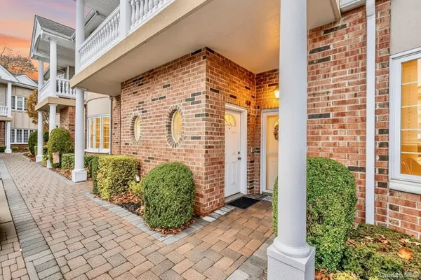 Property Slideshow image 3 of 23 | 119 francesca way # 119, Amityville, NY, 11701