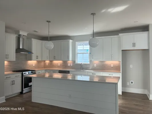 Property Slideshow image 3 of 43 | 388 longhill dr, Wilmington, NC, 28412