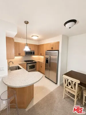 Property Slideshow image 2 of 17 | 267 s san pedro st 208, Los Angeles, CA, 90012