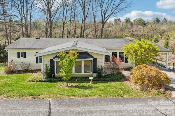 Property Slideshow image 3 of 46 | 200 cranbrook cir, Hendersonville, NC, 28792