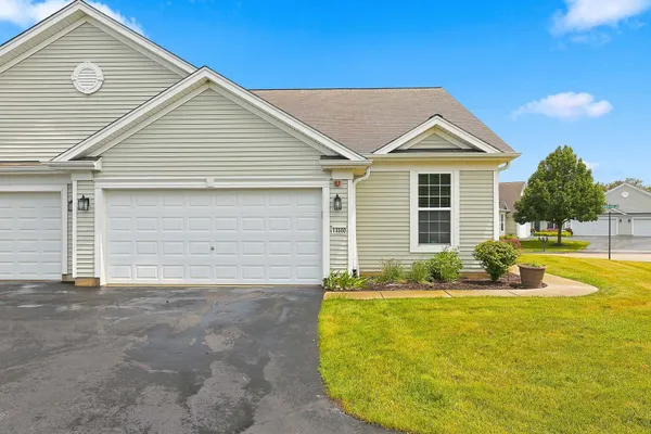 Property Slideshow image 3 of 23 | 13500 yellow pine dr, Huntley, IL, 60142