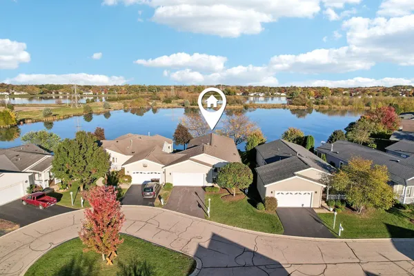 Property Slideshow image 2 of 39 | 328 legacy ct, Grayslake, IL, 60030