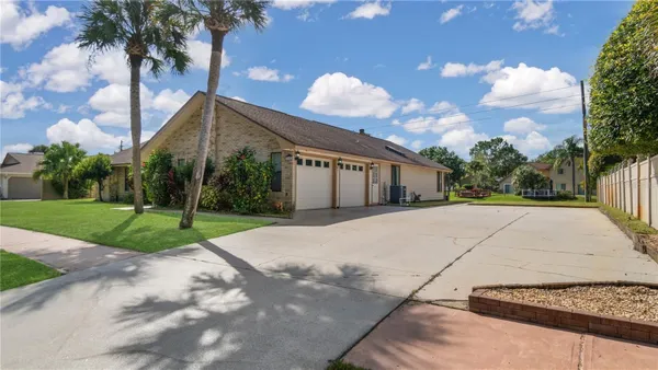 Property Slideshow image 3 of 50 | 965 pelican bay dr, Daytona Beach, FL, 32119