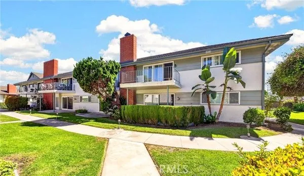 Property Slideshow image 2 of 13 | 22831 nadine cir b, Torrance, CA, 90505