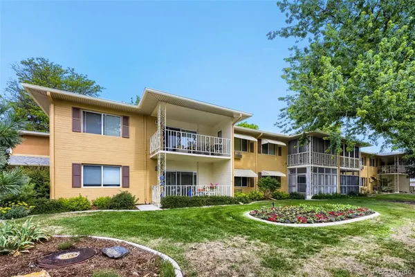 Property Slideshow image 2 of 25 | 705 s clinton st 9b, Denver, CO, 80247