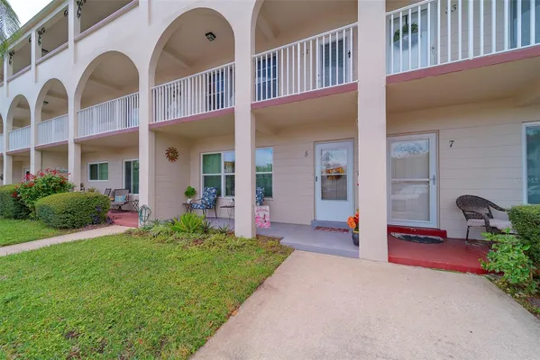 Property Slideshow image 3 of 55 | 2433 brazilia dr apt 5, Clearwater, FL, 33763
