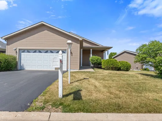 Property Slideshow image 2 of 25 | 1532 meadow view ln, Grayslake, IL, 60030