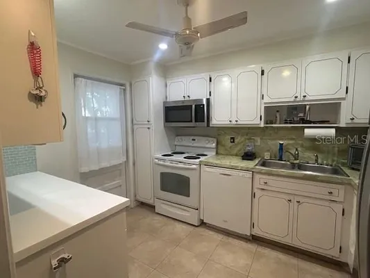 Property Slideshow image 2 of 20 | 7461 w country club dr 201, Sarasota, FL, 34243