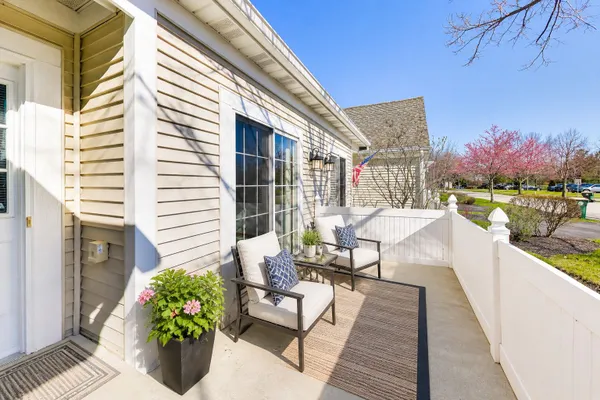 Property Slideshow image 2 of 46 | 2392 carillon dr, Grayslake, IL, 60030