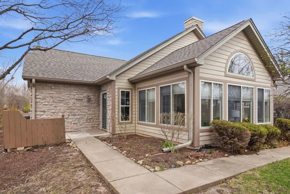 Property Slideshow image 2 of 29 | 1959 timberview dr, Joliet, IL, 60431