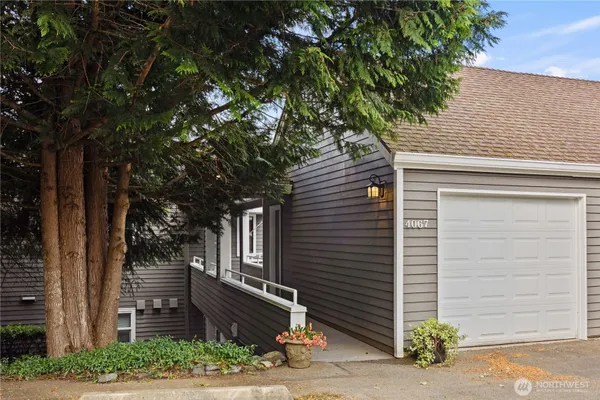 Property Slideshow image 2 of 39 | 4067 223rd pl 2026, Issaquah, WA, 98029
