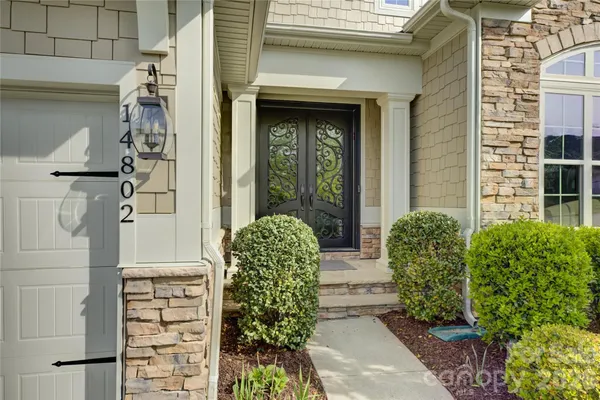 Property Slideshow image 3 of 48 | 14802 creeks edge dr, Charlotte, NC, 28278